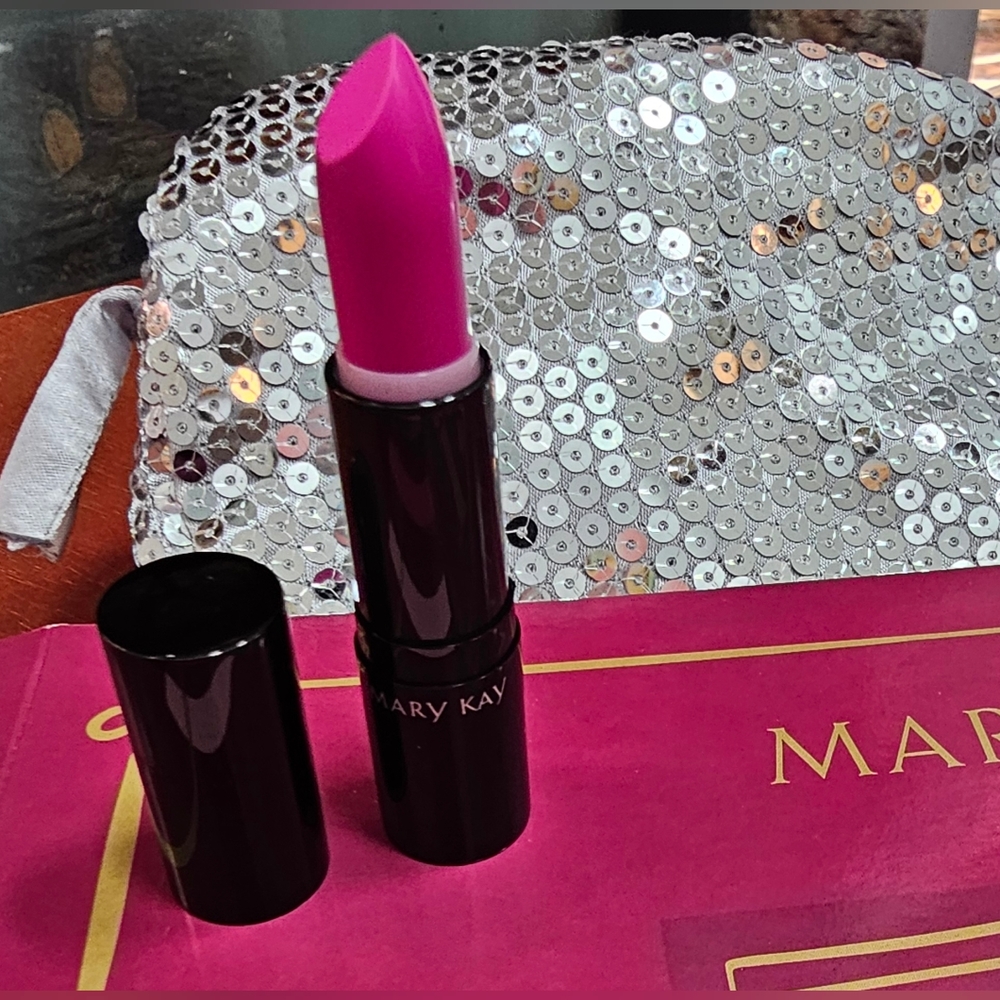 NEW Mary Kay Lipstick in Paparazzi Pink